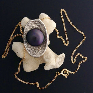 BOLD FLO NECKLACE