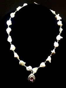 BOLD COLLECTION PEARL NECKLACE
