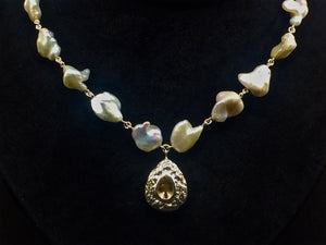 BOLD COLLECTION PEARL NECKLACE