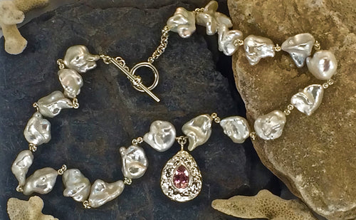 BOLD COLLECTION PEARL NECKLACE